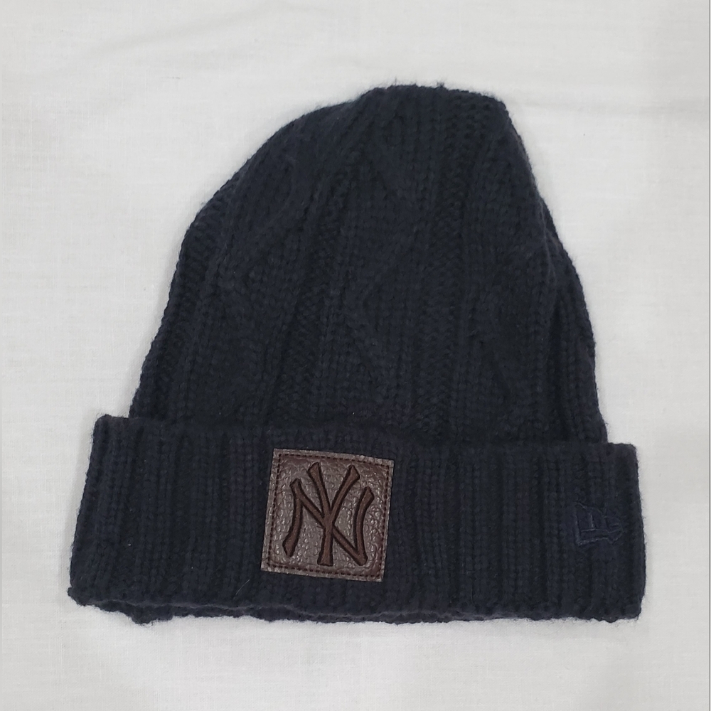 New Era Navy Blue New York Yankees Cable Knit Beanie
